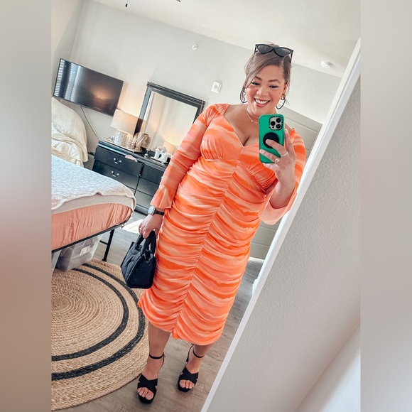 Super Cute Stylish Dress - Picture 4 of 4